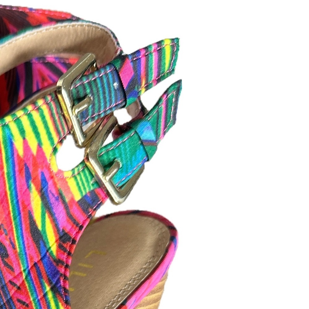 NEW Liliana 5” Psychedelic Pop Disco Double Buckle Fabric Peep Toe Pumps - Picture 5 of 5